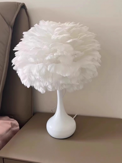 Прикроватная лампа для спальни с перьями-1